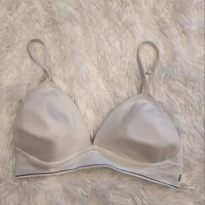 FREE WITH PURCHASE Barely There Wire Free Bra 34B